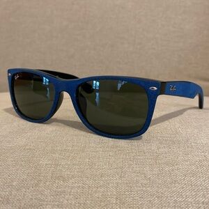Ray Ban polarized Blue Felt lined New Wayfarer. Made in Italy. Crazy Stylish!!